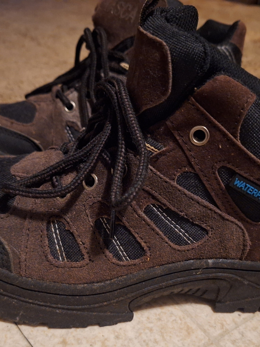 Itasca Brown Suede Waterproof Lace-Up Hiking Boots